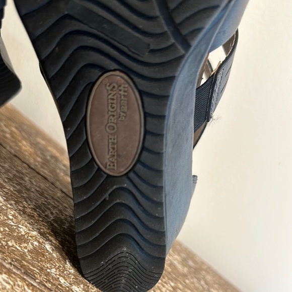 Black Cutout Sandals 7M - Picture 5 of 5